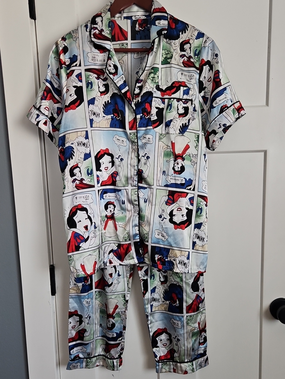 Snow White Inspired Satin Pajama Set Comic Print Size Large